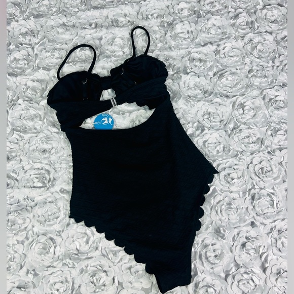 NWT Women's One Piece Swimsuit Sexy Black Cutout Scallop Trim - Size S - Picture 4 of 6
